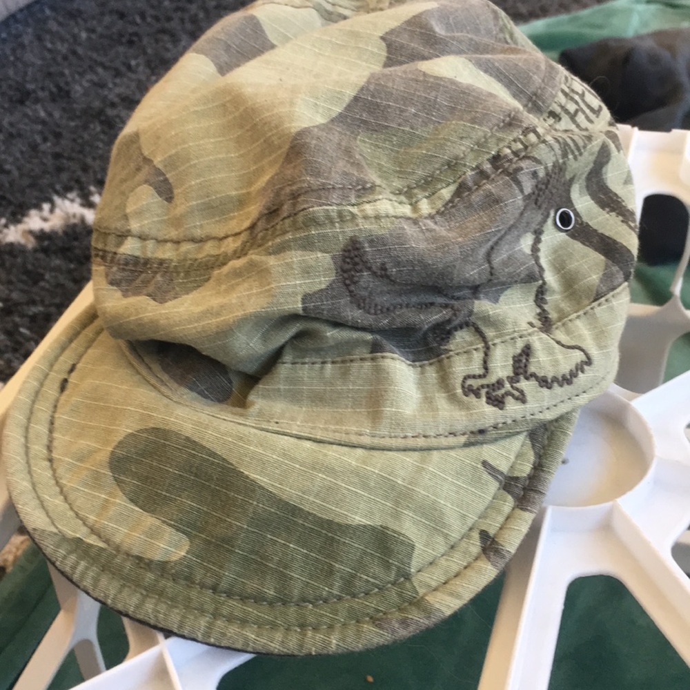 American Eagle camo hat